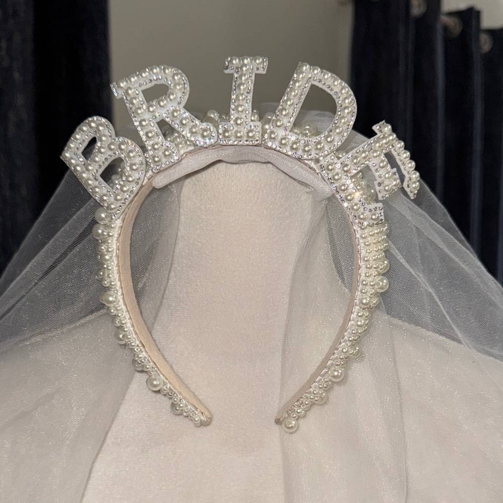 Chic White Bridal Headband with Veil
